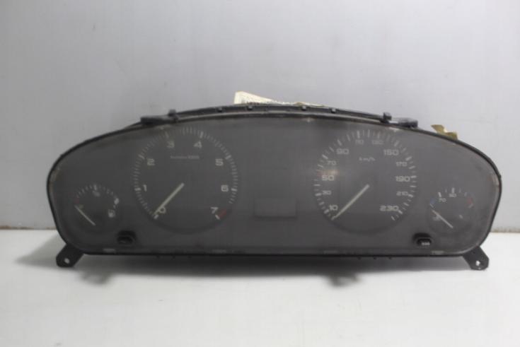 Peugeot 406 sedan 1.8 16v petrol MT 81 kW 1997  Prístrojová doska 9639932580