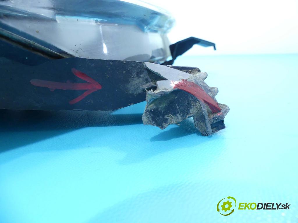 Peugeot 107 1.4 hdi 54 HP manual 40 kW 1398 cm3 5- Reflektor: pravý 81110-0H030 (Pravé)