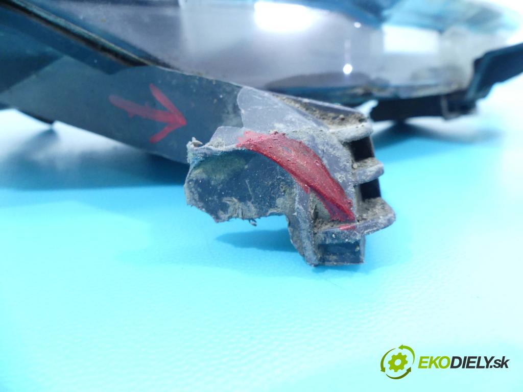 Peugeot 107 1.4 hdi 54 HP manual 40 kW 1398 cm3 5- Reflektor: pravý 81110-0H030 (Pravé)