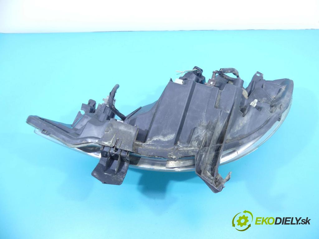 Peugeot 107 1.4 hdi 54 HP manual 40 kW 1398 cm3 5- Reflektor: pravý 81110-0H030 (Pravé)