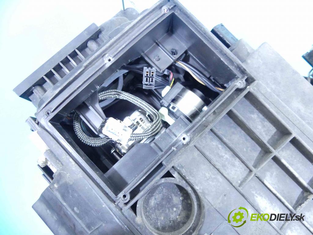 Vw Passat B6 2005-2010 2.0 tdi 140 HP manual 103 kW 1968 cm3 5- Reflektor: ľavý 3C0941751D (Ostatné)