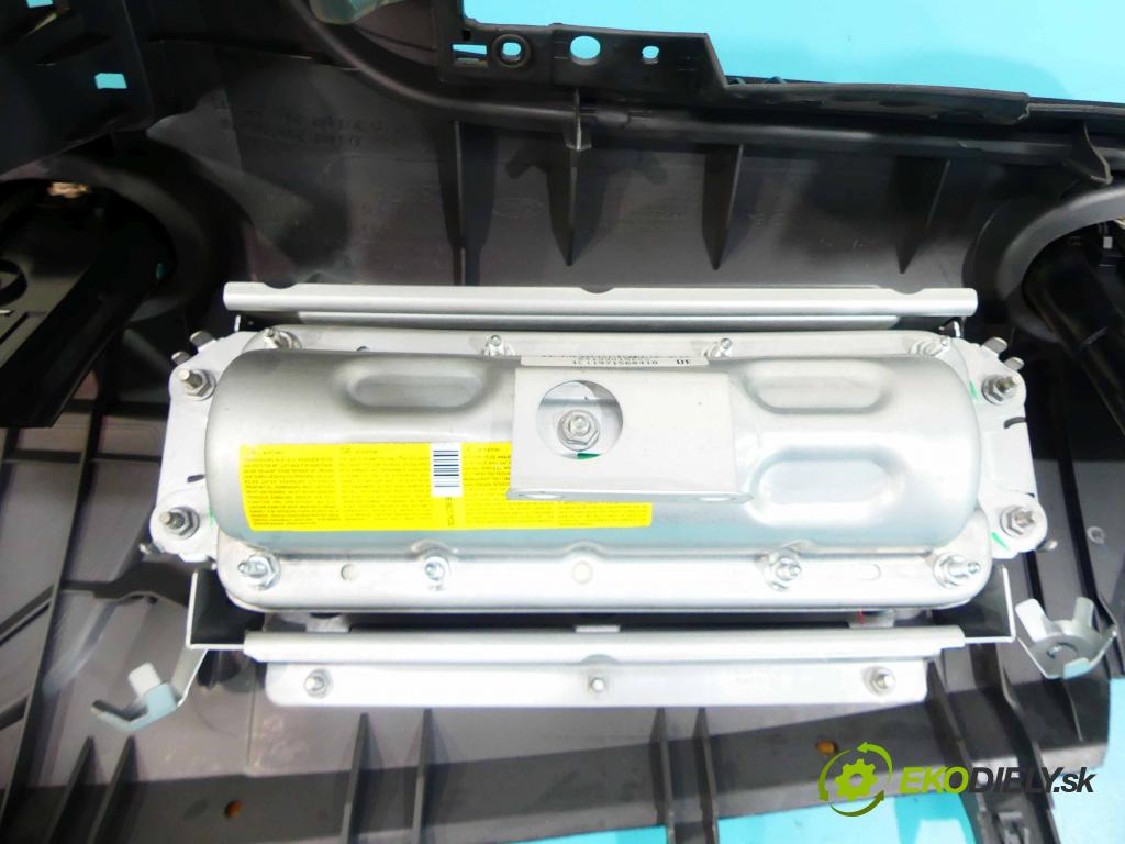Ford Focus Mk2 2004-2011 1.6 tdci 109 HP manual 80 kW 1560 cm3 5- kokpit,pristrojová doska rozdeľovacia