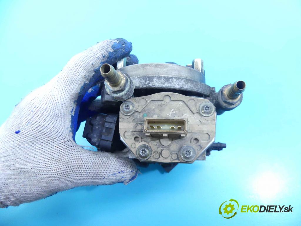 Vw Golf III 1991-1998 1.6 75 HP manual 55 kW 1598 cm3 5- vstrekovač 0438201502 (Karburátory)