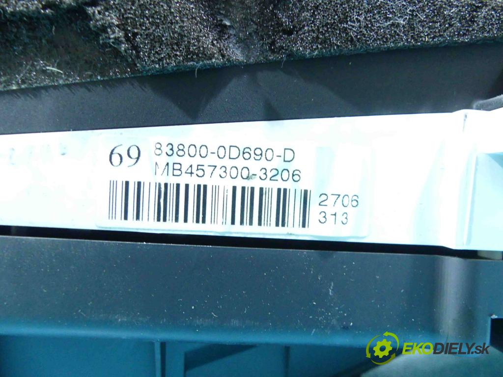 Toyota Yaris II 2005-2011 1.4 D4D 90 HP manual 66 kW 1364 cm3 3- prístrojovka/ budíky 83800-0D690-D (Prístrojové dosky, displeje)