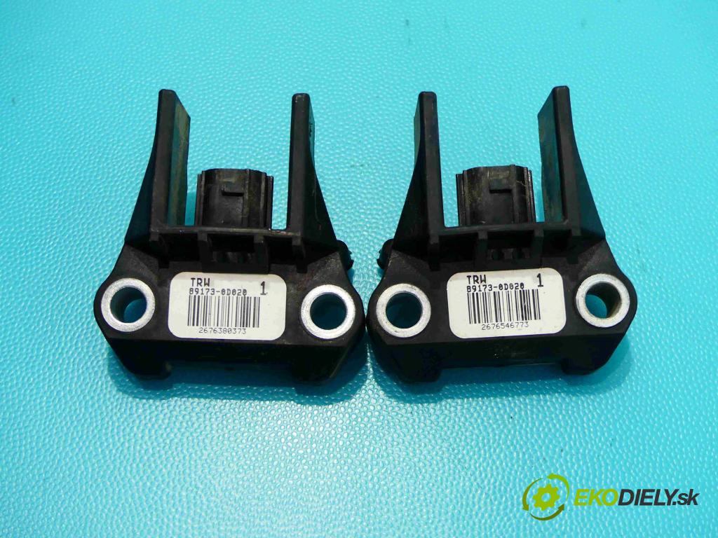 Toyota Yaris II 2005-2011 1.4 D4D 90 HP manual 66 kW 1364 cm3 3- kokpit,pristrojová doska rozdeľovacia 89170-0D180
