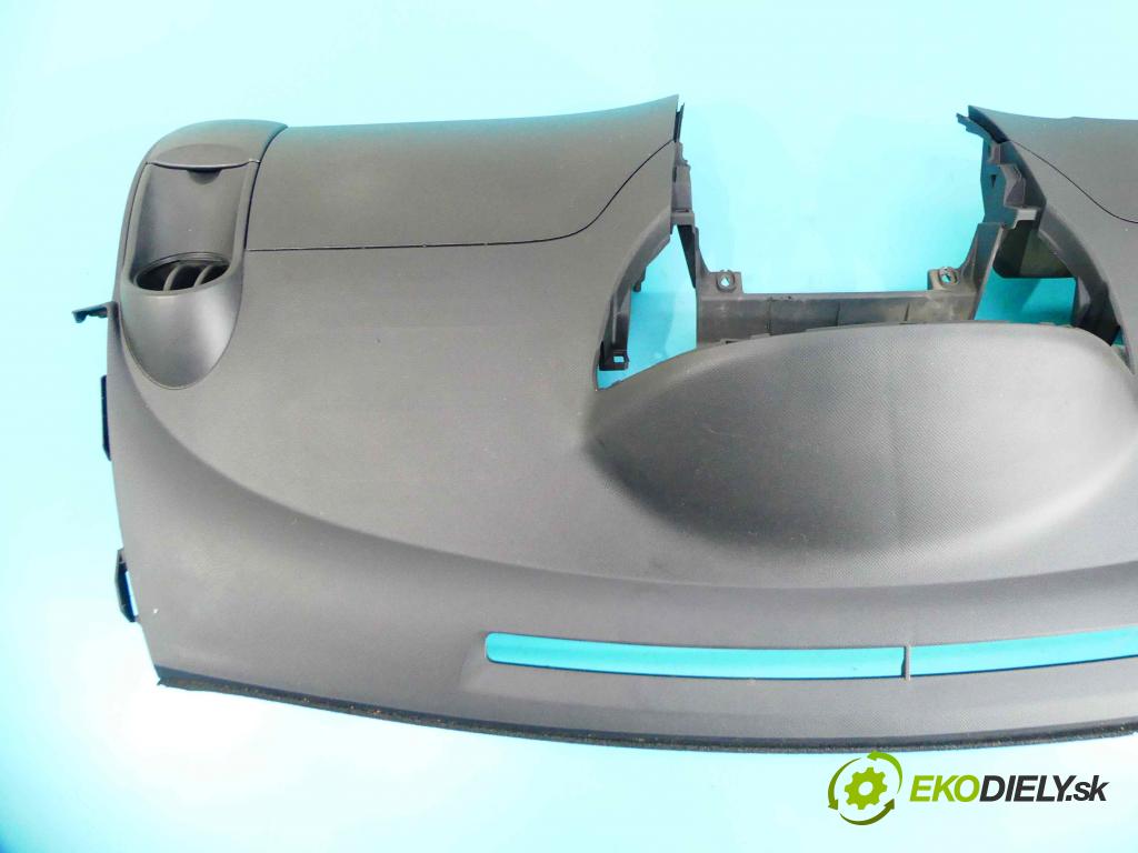 Toyota Yaris II 2005-2011 1.4 D4D 90 HP manual 66 kW 1364 cm3 3- kokpit,pristrojová doska rozdeľovacia 89170-0D180