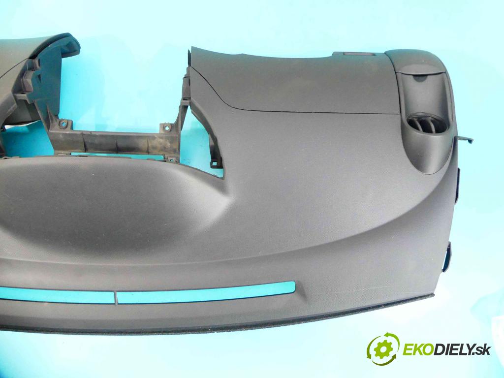 Toyota Yaris II 2005-2011 1.4 D4D 90 HP manual 66 kW 1364 cm3 3- kokpit,pristrojová doska rozdeľovacia 89170-0D180
