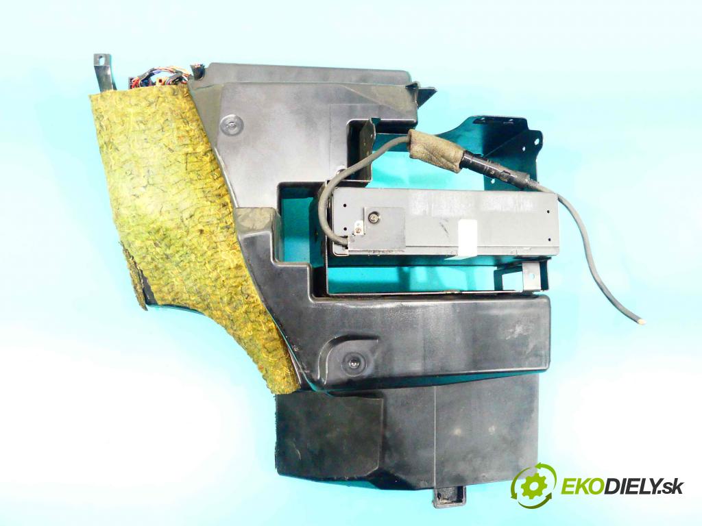 Audi A4 B5 1994-2001 1.9 tdi 110 hp manual 81 kW 1896 cm3 5- reproduktory 8D9035381B