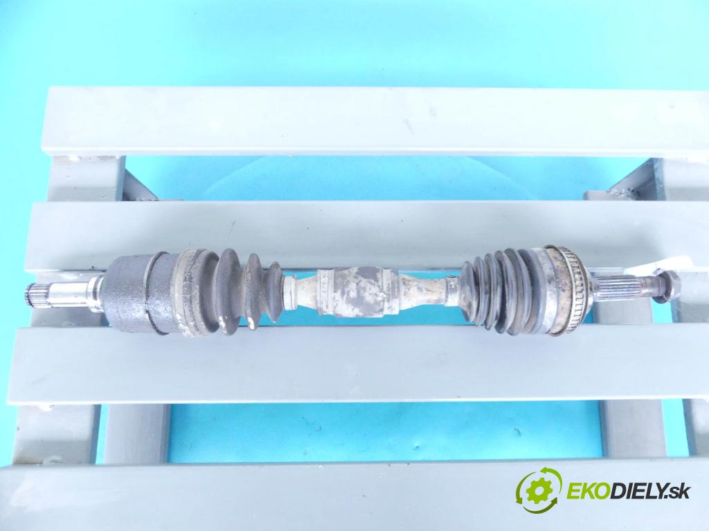 Toyota Corolla E11 1997-2002 1.9d 69KM manual 51 kW 1867 cm3 5- poloos ľavé  (Poloosy)