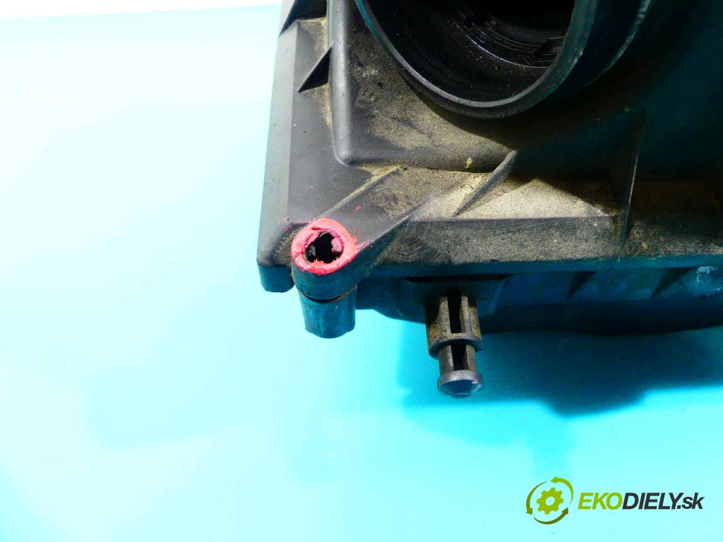 Opel Corsa C 2000-2006 1,3.0 cdti 69KM manual 51 kW 1248 cm3 3- obal filtra vzduchu 55355095 (Kryty filtrů)