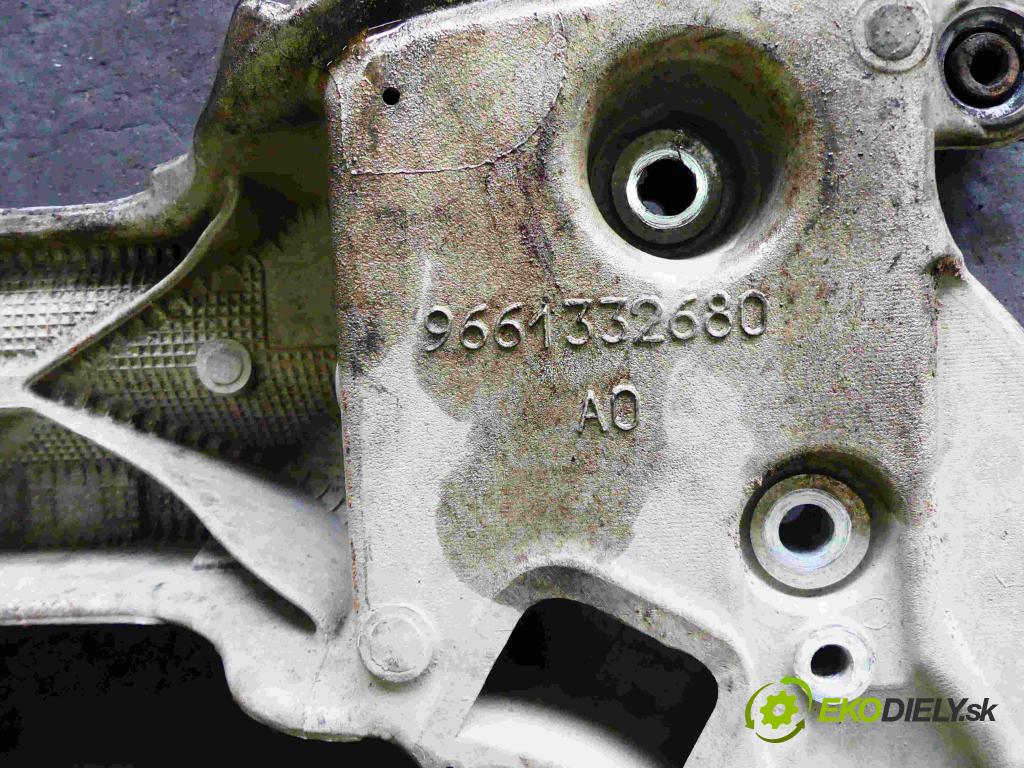 Peugeot 407 2.0 hdi 136hp manual 100 kW 1997 cm3 4- výztuha motoru 9661332680