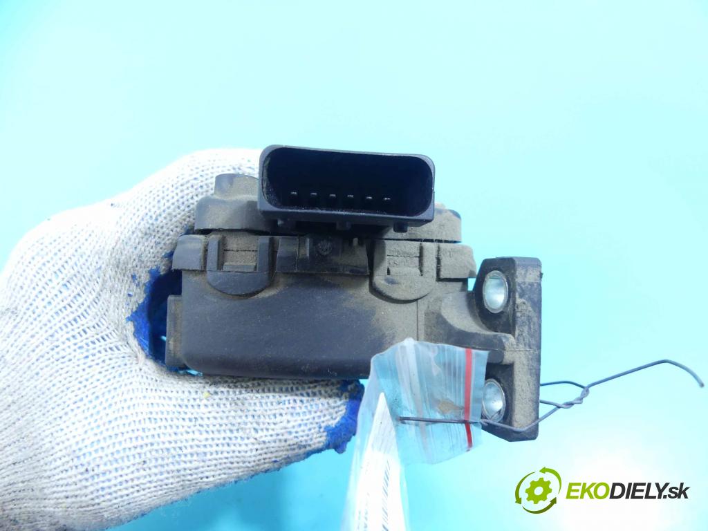 Suzuki Ignis 1,3.0 DDiS 69KM manual 51 kW 1248 cm3 5- pedále 9204283AE (Pedále)