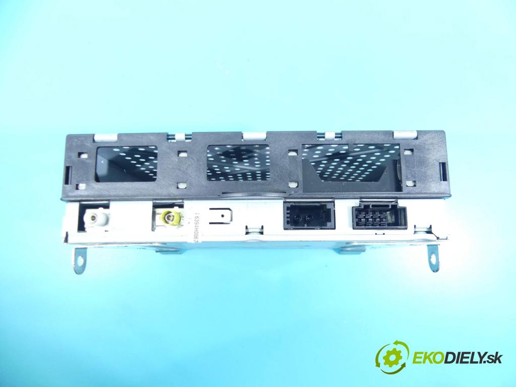 Audi A6 C6 2004-2011 3.0 TDI quattro 232KM manual 171 kW 2967 cm3 5- Zesilovač: 4F0035541H (Zosilňovače)