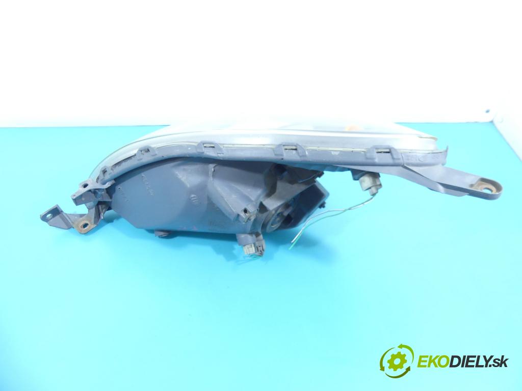 Toyota Yaris verso 1.3 vvti 86 HP manual 63 kW 1299 cm3 5- Reflektor: pravý  (Pravé)