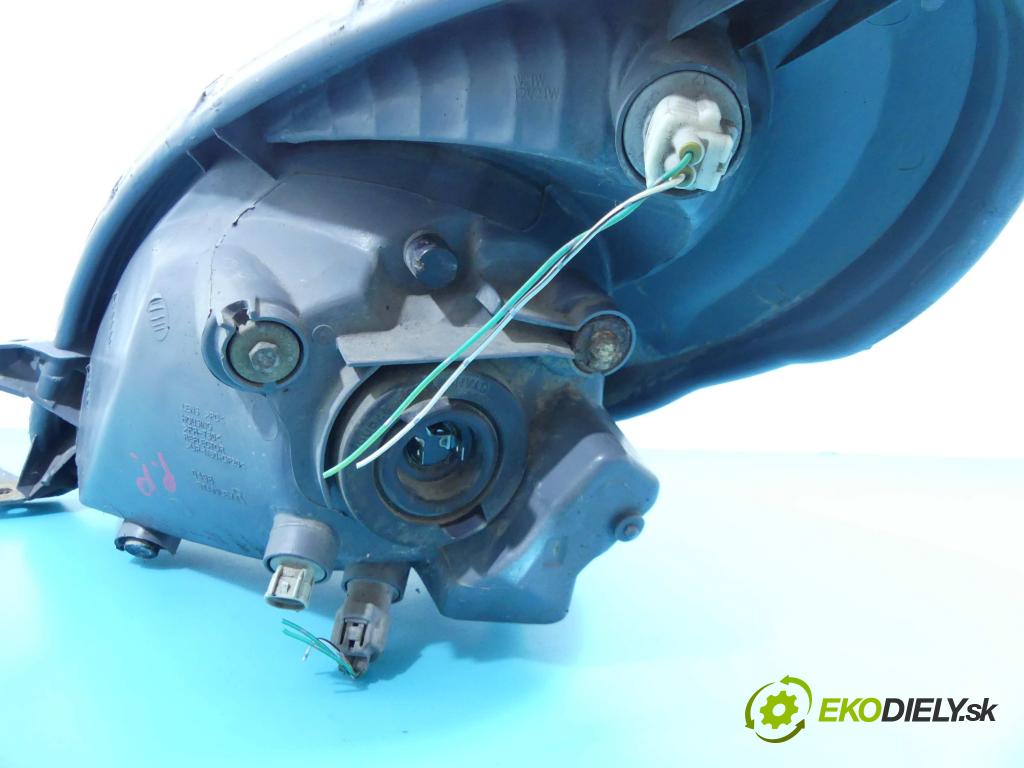 Toyota Yaris verso 1.3 vvti 86 HP manual 63 kW 1299 cm3 5- Reflektor: pravý  (Pravé)