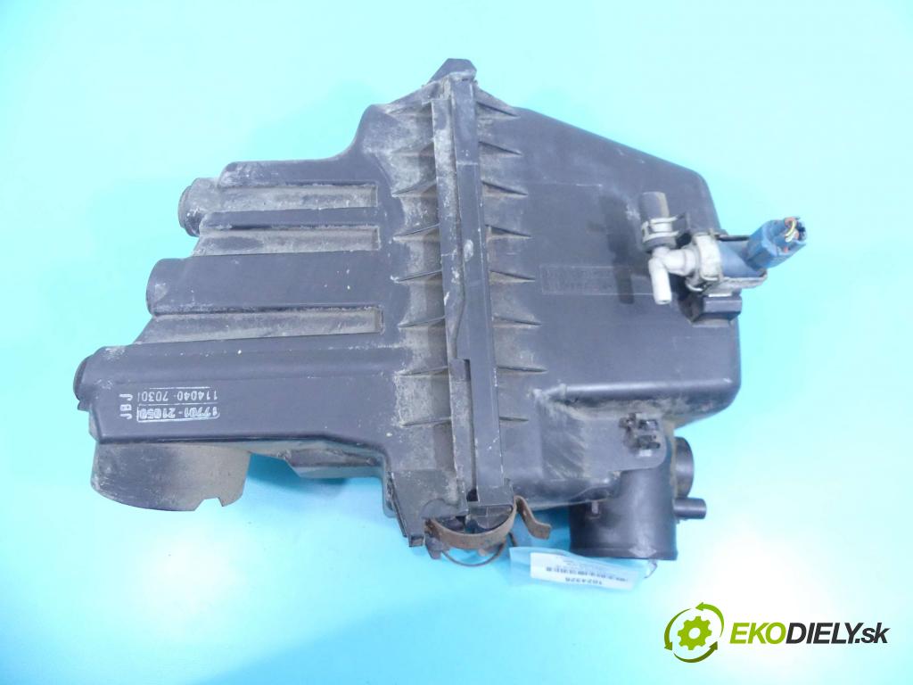 Toyota Yaris verso 1.3 vvti 86 hp manual 63 kW 1299 cm3 5- obal filtra vzduchu 17705-21030 (Kryty filtrů)