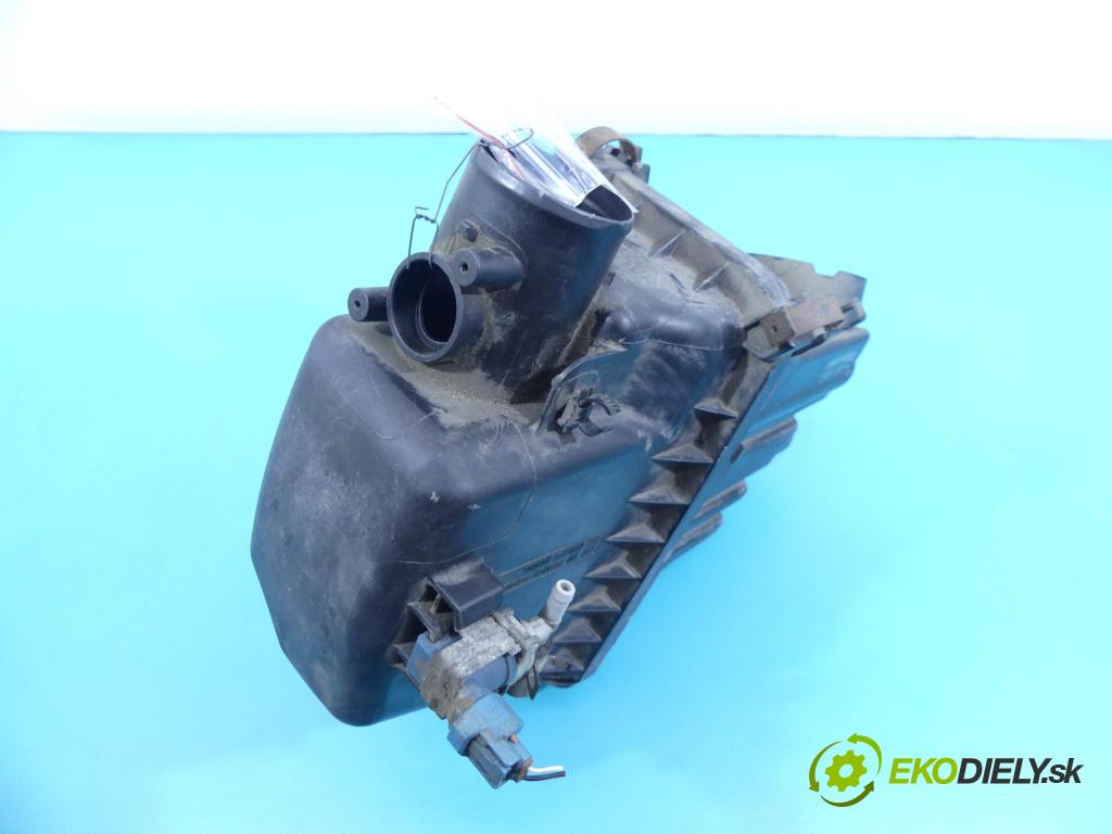 Toyota Yaris verso 1.3 vvti 86 hp manual 63 kW 1299 cm3 5- obal filtra vzduchu 17705-21030 (Kryty filtrů)