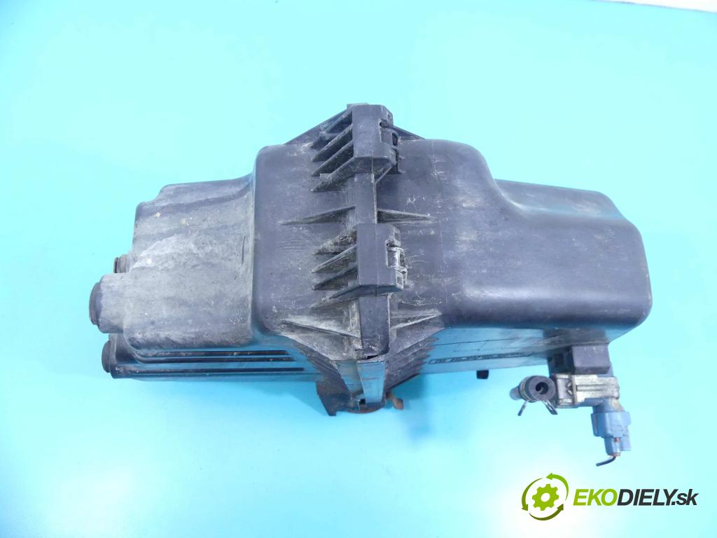 Toyota Yaris verso 1.3 vvti 86 hp manual 63 kW 1299 cm3 5- obal filtra vzduchu 17705-21030 (Kryty filtrů)