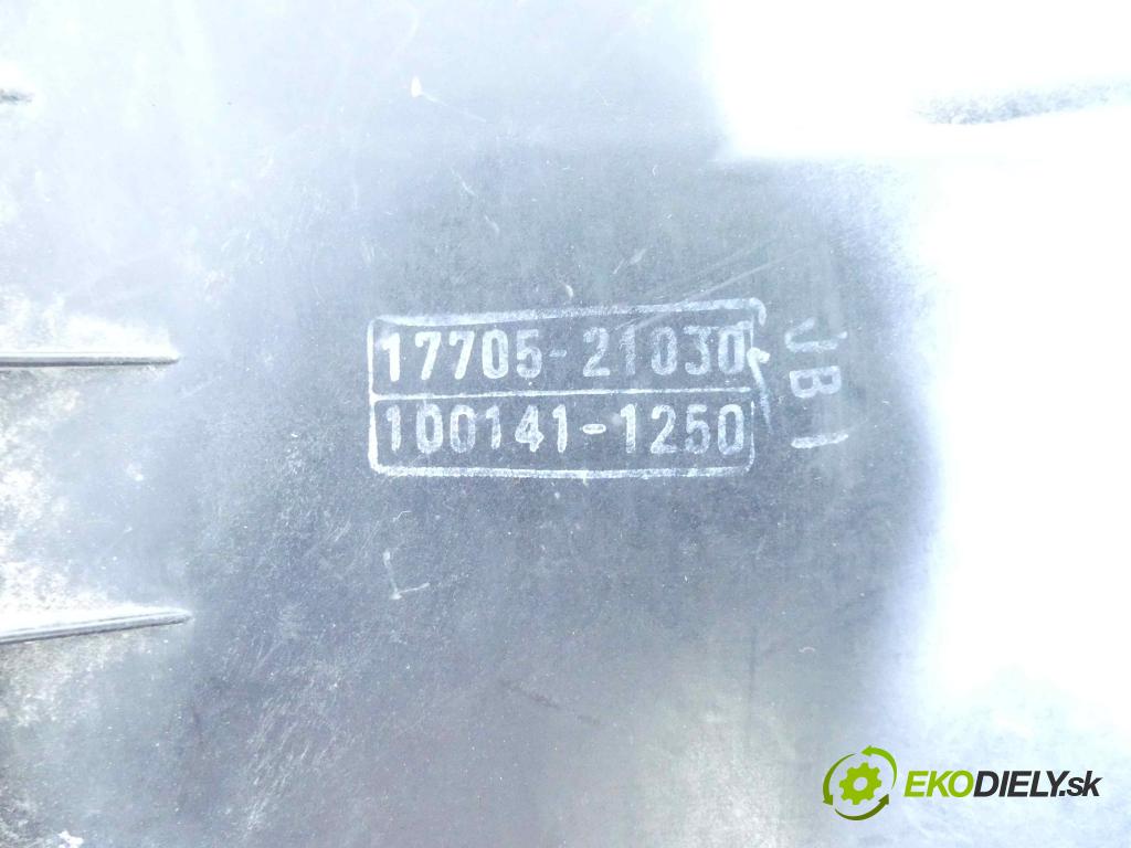 Toyota Yaris verso 1.3 vvti 86 hp manual 63 kW 1299 cm3 5- obal filtra vzduchu 17705-21030 (Kryty filtrů)