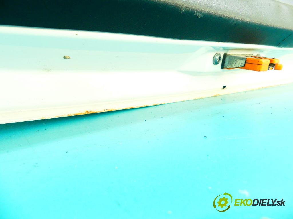 Skoda Octavia I 1996-2010 1.6 SR 102 HP manual 75 kW 1595 cm3 5- zadna kufor  (Zadné kapoty)