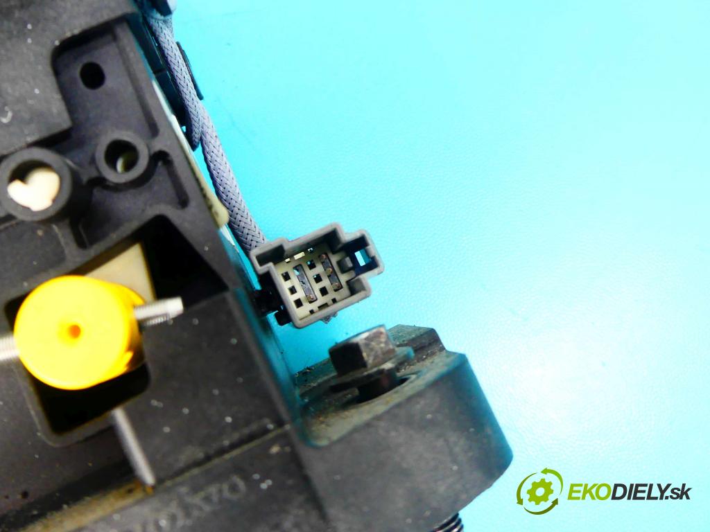 Volvo S60 I 2000-2010 2.5 T 209KM automatic 154 kW 2521 cm3 4- Páka: Změny: stupeň,rýchlosť P08699400 (Rýchlostné páky / kulisy)