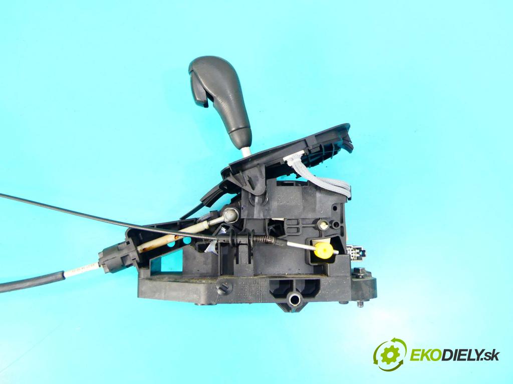 Volvo S60 I 2000-2010 2.5 T 209KM automatic 154 kW 2521 cm3 4- Páka: Změny: stupeň,rýchlosť P08699400 (Rýchlostné páky / kulisy)