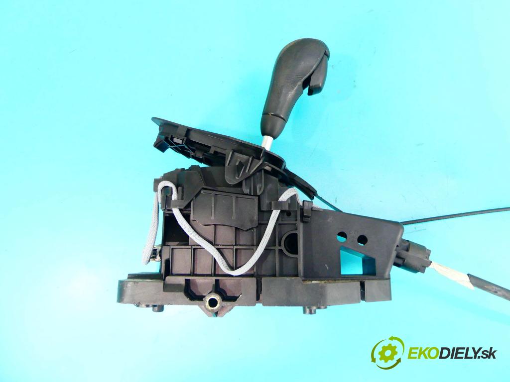 Volvo S60 I 2000-2010 2.5 T 209KM automatic 154 kW 2521 cm3 4- Páka: Změny: stupeň,rýchlosť P08699400 (Rýchlostné páky / kulisy)