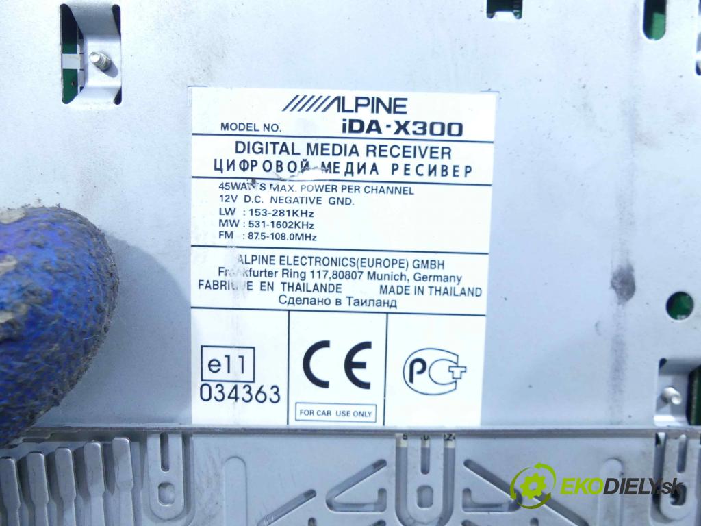Rover 200 2.0 TD 105 HP manual 77 kW 1994 cm3 3- Radio ALPINE IDA-X300