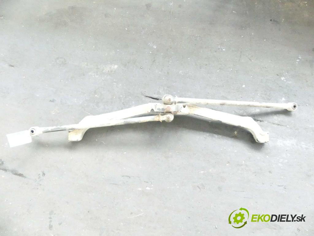 Opel Astra IV 2009-2015 1.4 16v 101 hp manual 74 kW 1398 cm3 5- zadní výztuha 