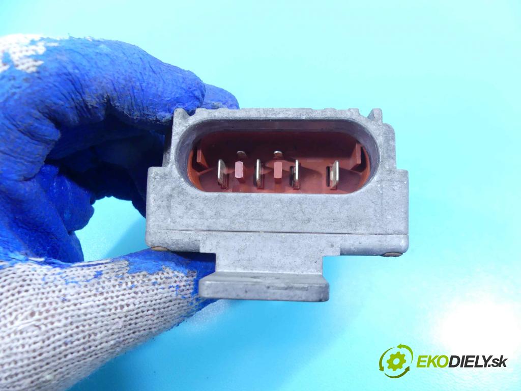 Mercedes A W168 1997-2004 1.6 102 HP manual 75 kW 1598 cm3 5- Relé: A0235456832 (Relé)