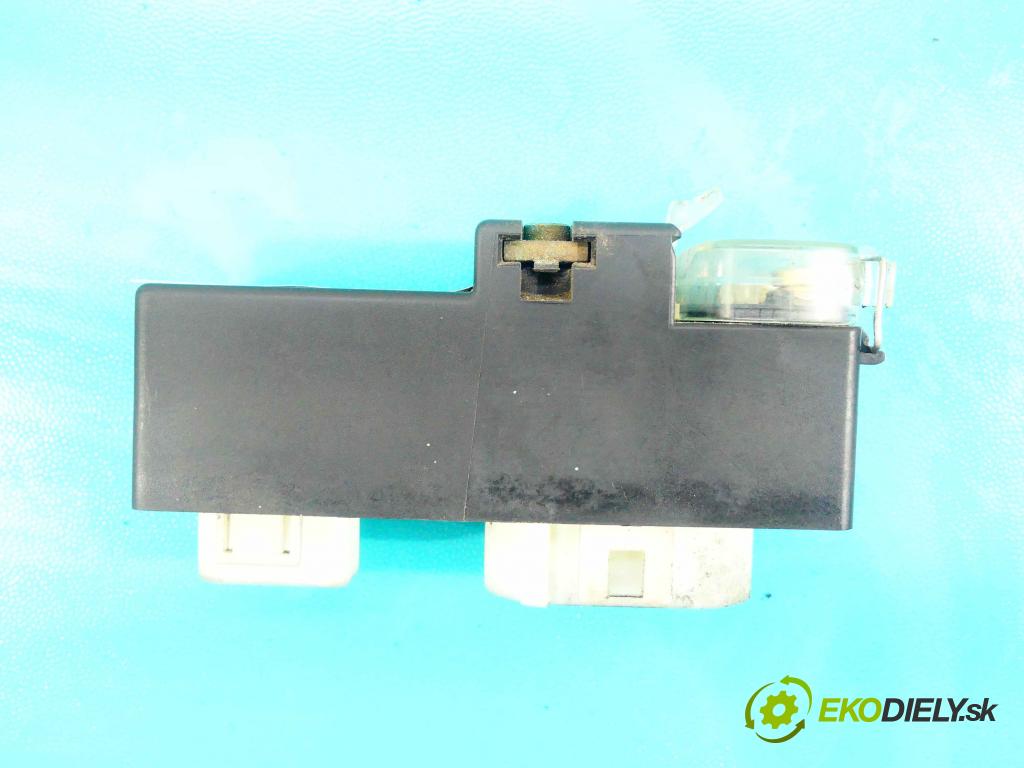 Seat Ibiza II 1993-2002 1.9 tdi 110 HP manual 81 kW 1896 cm3 3- Relé: 6K0919506A (Relé)