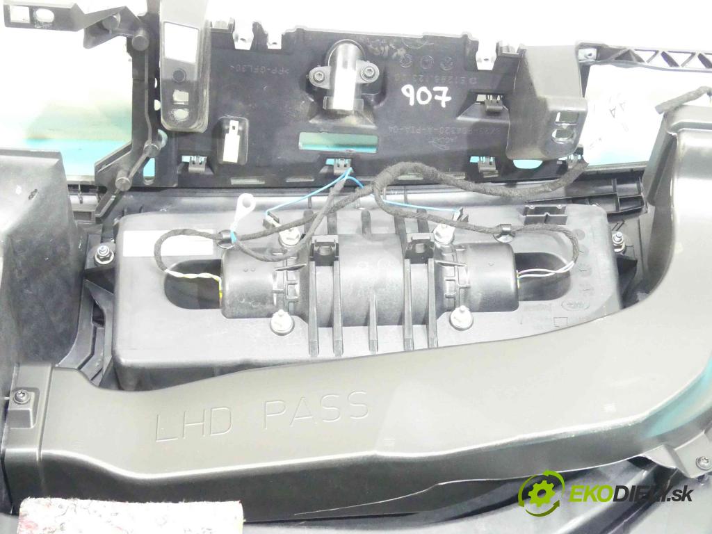 Jaguar XF 2007-2015 2.7 V6 207 HP automatic 152 kW 2720 cm3 4- kokpit,pristrojová doska rozdeľovacia
