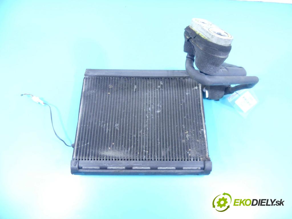 Jaguar XF 2007-2015 2.7 TD V6 207 HP automatic 152 kW 2720 cm3 4- radiator  (Radiátory kúrenia)