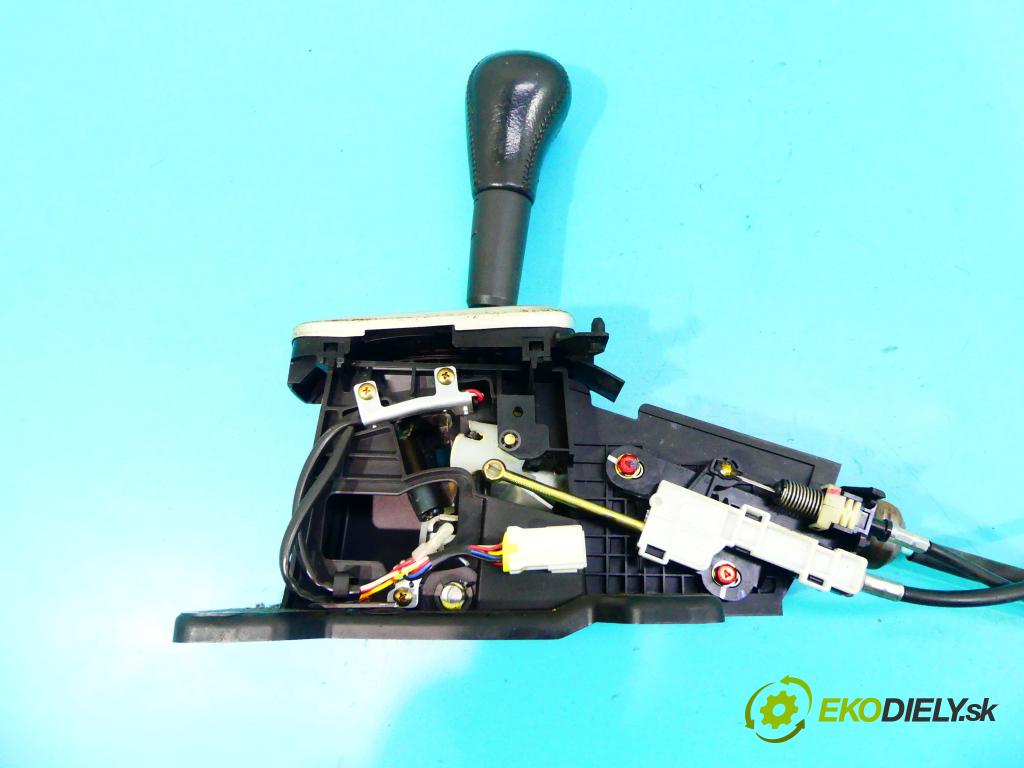 Mitsubishi Outlander I 2003-2006 2.0 16v 136 HP automatic 100 kW 1997 cm3 5- Páka: Změny: stupeň,rýchlosť  (Rýchlostné páky / kulisy)