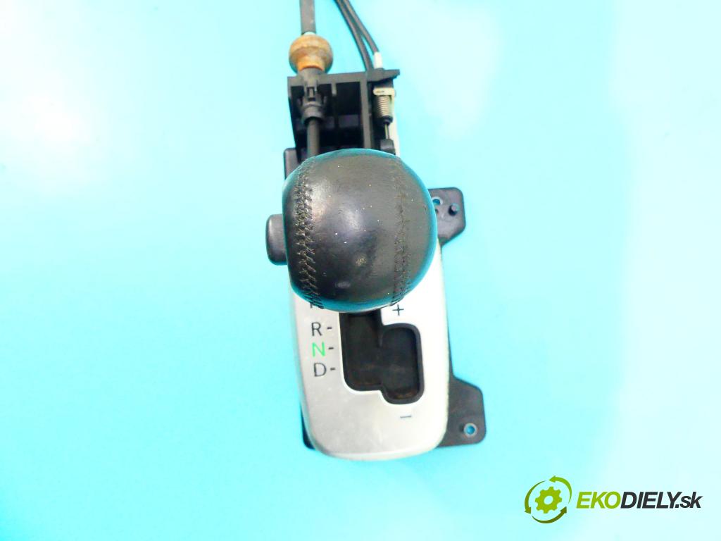 Mitsubishi Outlander I 2003-2006 2.0 16v 136 HP automatic 100 kW 1997 cm3 5- Páka: Změny: stupeň,rýchlosť  (Rýchlostné páky / kulisy)