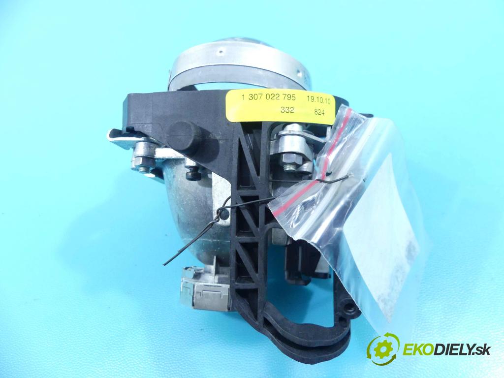 Renault Megane III 2008-2016 1.4 tce 131 HP manual 96 kW 1397 cm3 5- Reflektor: pravý 1307022795 (Pravé)