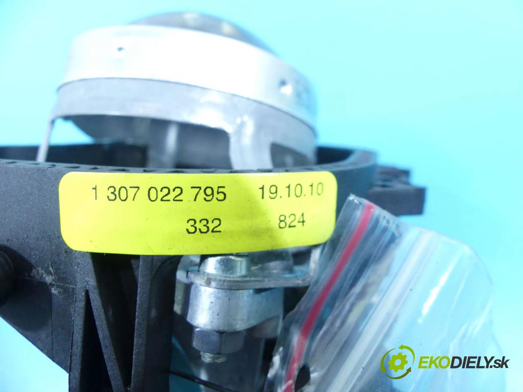 Renault Megane III 2008-2016 1.4 tce 131 HP manual 96 kW 1397 cm3 5- Reflektor: pravý 1307022795 (Pravé)