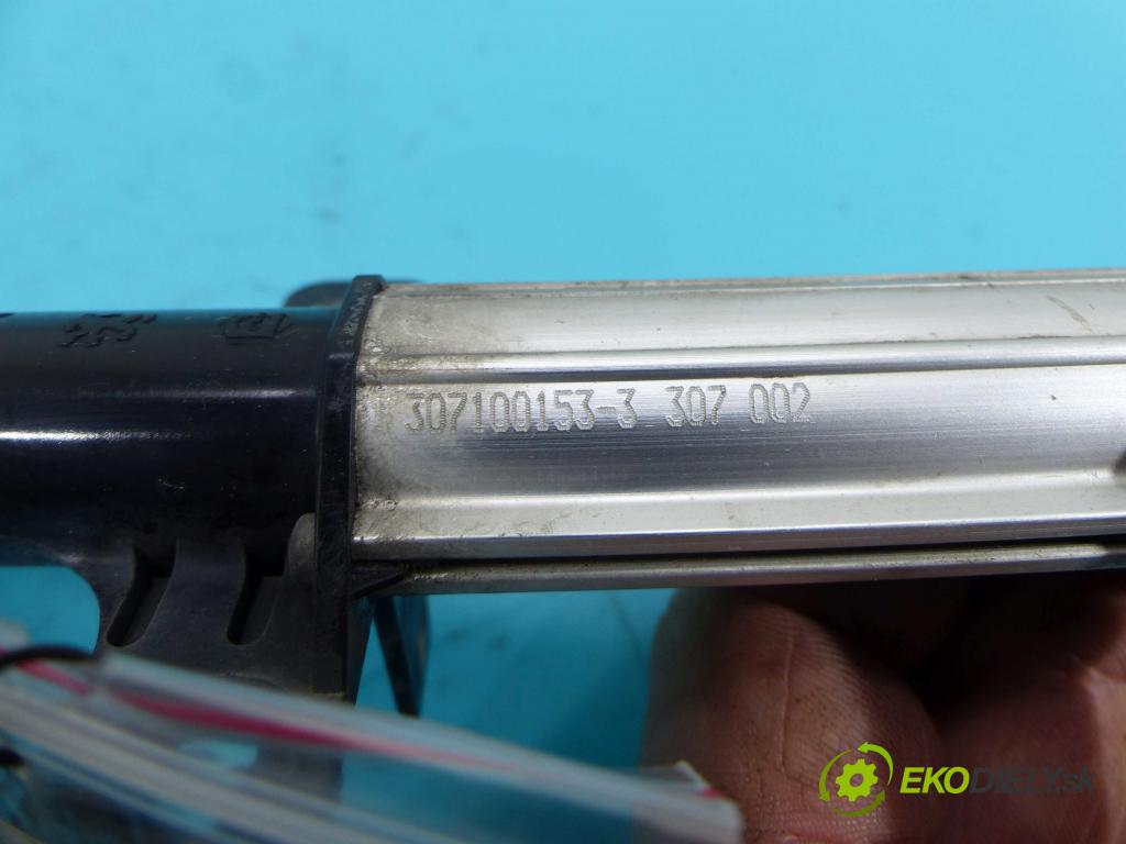 Renault Megane III 2008-2016 1.4 tce 131 hp manual 96 kW 1397 cm3 5- ostřikovač reflektor: levý 307100153-3 (Motorek ostřikovačů)