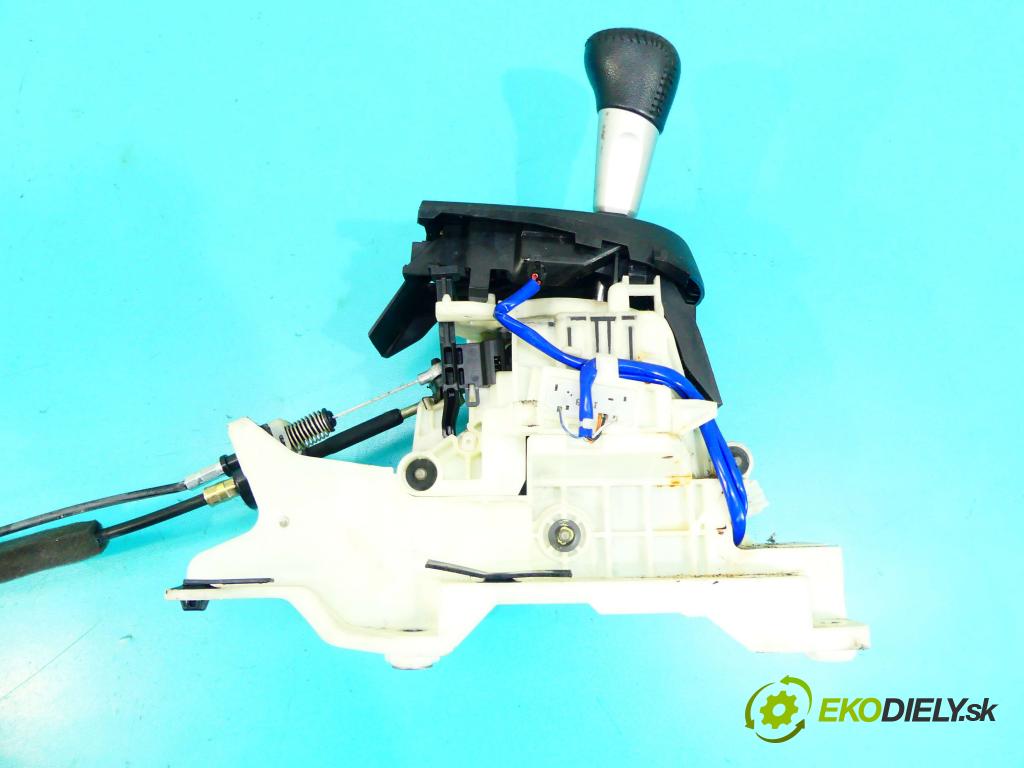 Mitsubishi Outlander II 2006-2013 3.0 V6 219KM automatic 161 kW 2998 cm3 5- Páka: Změny: stupeň,rýchlosť 2400A030 (Rýchlostné páky / kulisy)