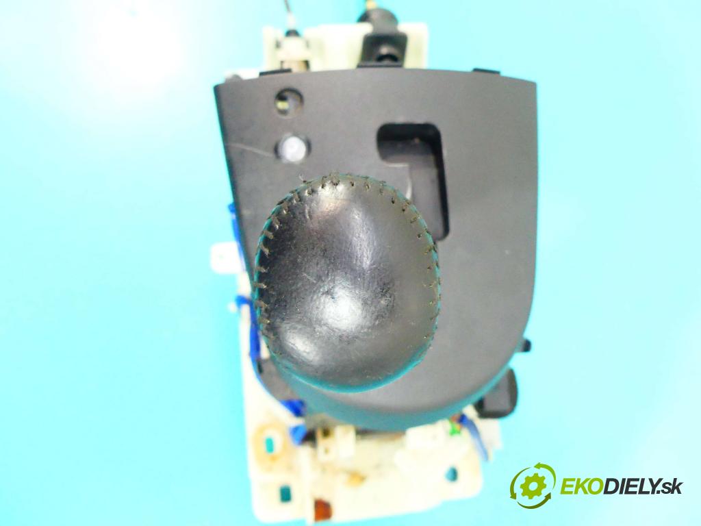 Mitsubishi Outlander II 2006-2013 3.0 V6 219KM automatic 161 kW 2998 cm3 5- Páka: Změny: stupeň,rýchlosť 2400A030 (Rýchlostné páky / kulisy)