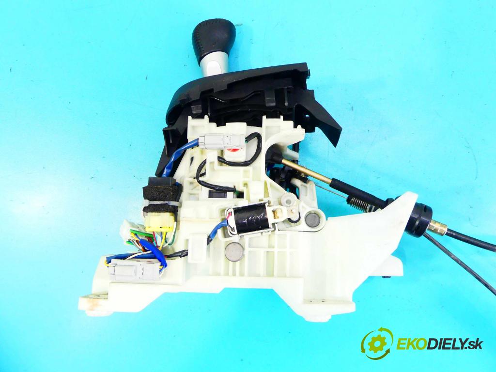 Mitsubishi Outlander II 2006-2013 3.0 V6 219KM automatic 161 kW 2998 cm3 5- Páka: Změny: stupeň,rýchlosť 2400A030 (Rýchlostné páky / kulisy)