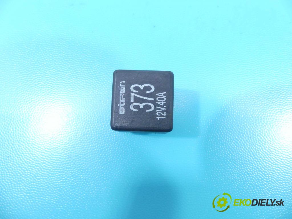 Audi A8 D3 2002-2009 4.2 V8 334HP automatic 246 kW 4172 cm3 4- Relé: 8D0951253A (Relé)