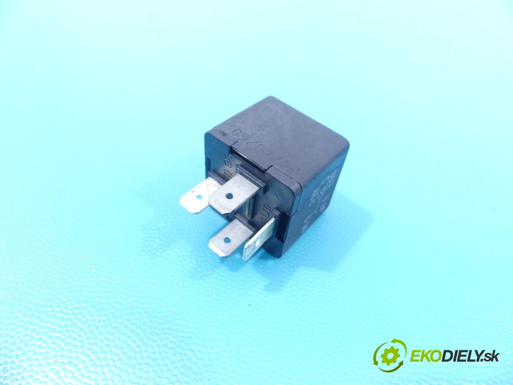 Audi A8 D3 2002-2009 4.2 V8 334HP automatic 246 kW 4172 cm3 4- Relé: 8D0951253A (Relé)