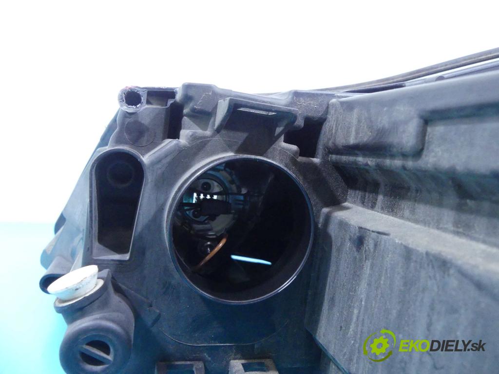 Skoda Octavia II 2004-2013 1.4 tsi 122 HP automatic 90 kW 1390 cm3 5- Reflektor: pravý 1Z1941016F (Pravé)