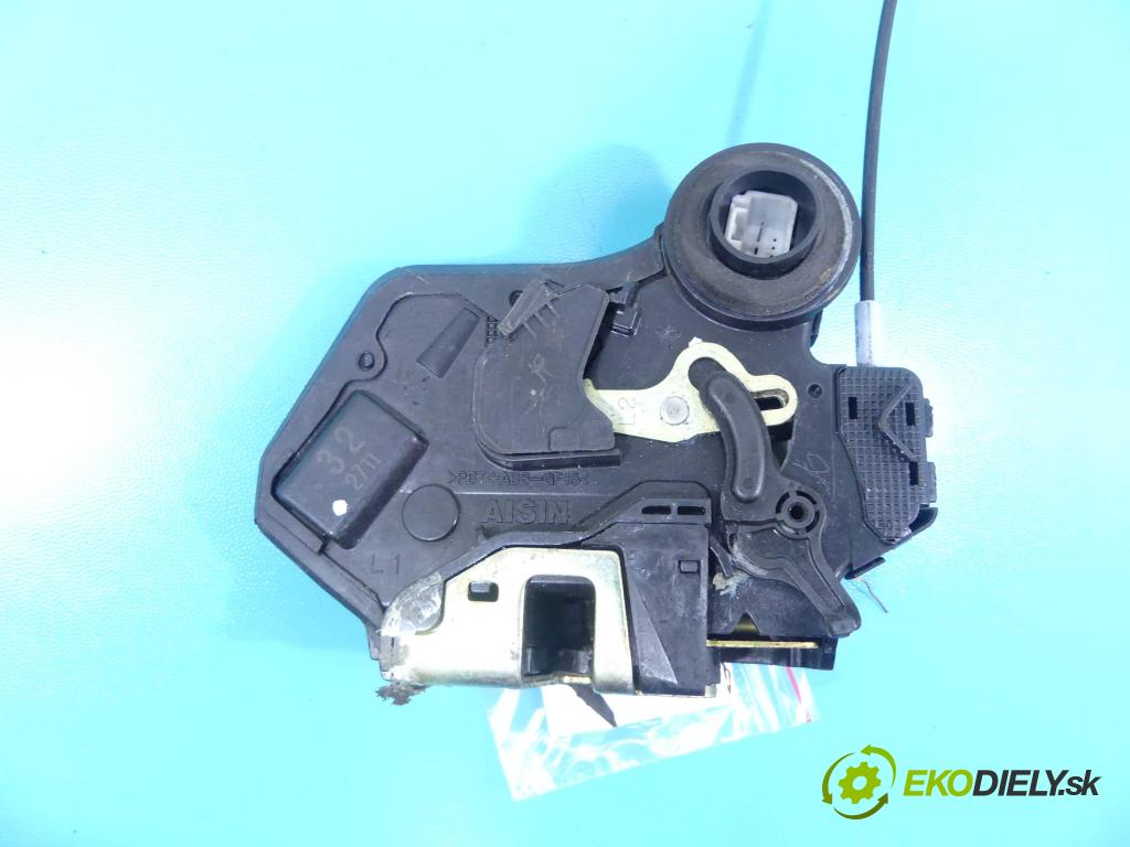 Toyota Corolla Verso I 2001-2004 2.0 D4D 90 hp manual 66 kW 1995 cm3 5- zámek zadní levý
