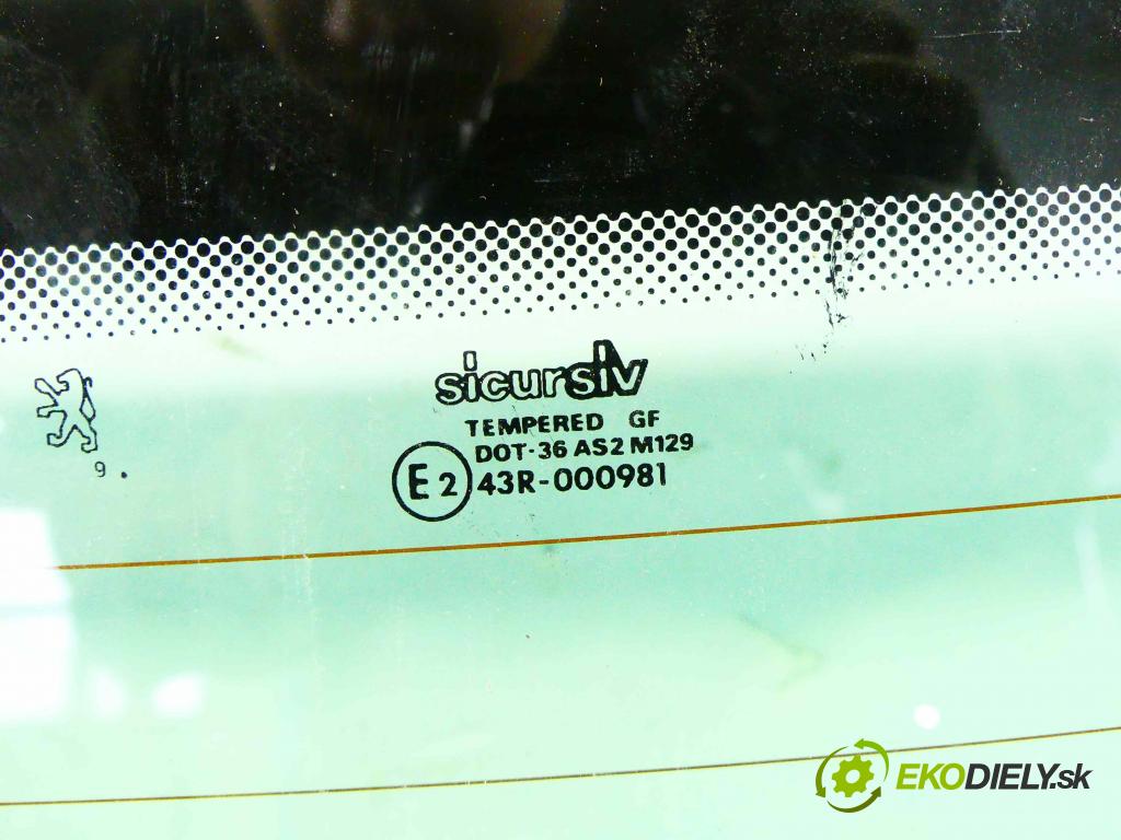 Peugeot 206 1.1 60 hp manual 44 kW 1124 cm3 3- sklo zadní  (Okna zadní)