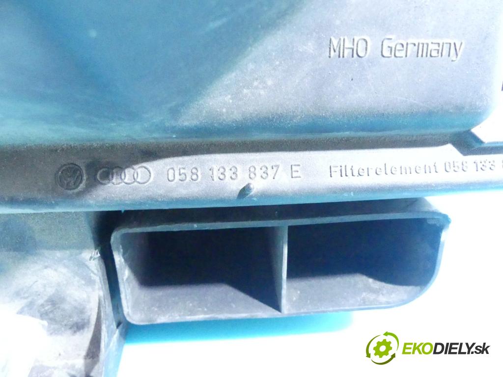Vw Passat B5 1995-2005 1.8 20v 125 hp manual 92 kW 1781 cm3 4- obal filtra vzduchu 058133837E (Kryty filtrů)