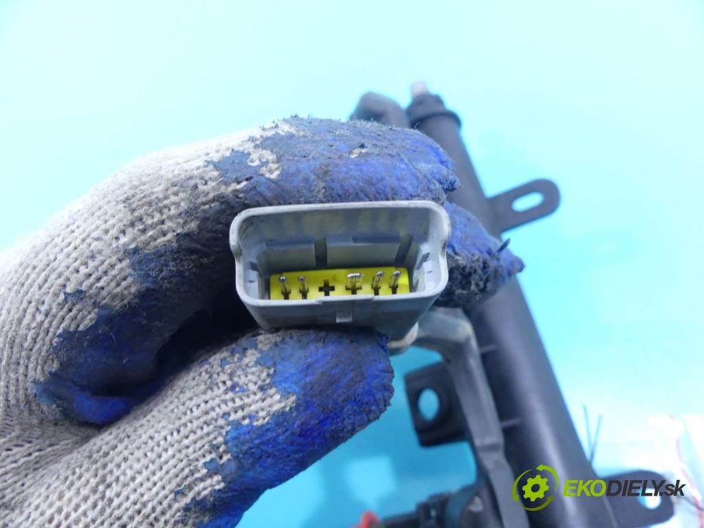 Peugeot 206 1.4 75 HP manual 55 kW 1360 cm3 5- vstrek 01F002A (Vstrekovače)