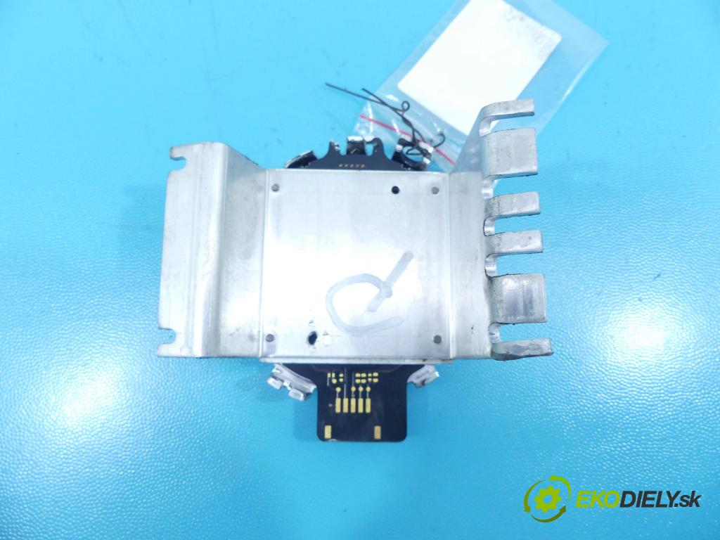 Peugeot 508 2010-2018 2.0 hdi 163 HP automatic 120 kW 1997 cm3 5- Reflektor: pravý 90009396 (Pravé)