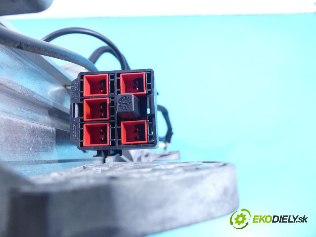 Jaguar XF 2007-2015 3.0 V6 275 HP automatic 202 kW 2997 cm3 4- Sloupec: volant 2W93-3C529-AM (Tyče riadenia (volantu))